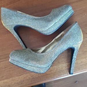 Fioni Night gold sparkle heels 7 women's